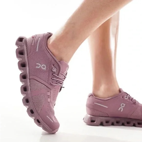 On Running Shoes - On Cloud 5 Brand New With Out Box Size 5 Extra Laces Included